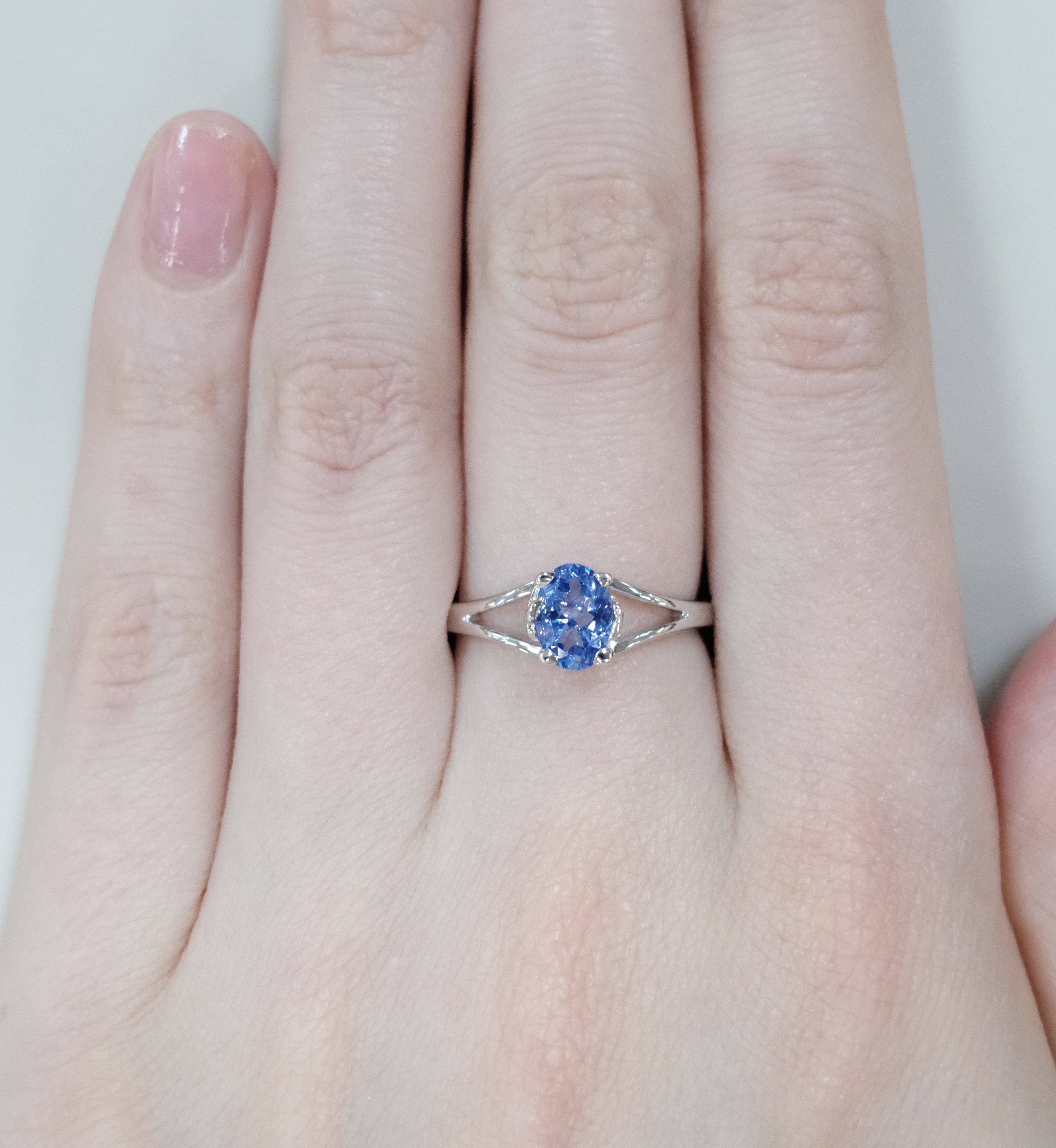 Серебряное кольцо с танзанитом